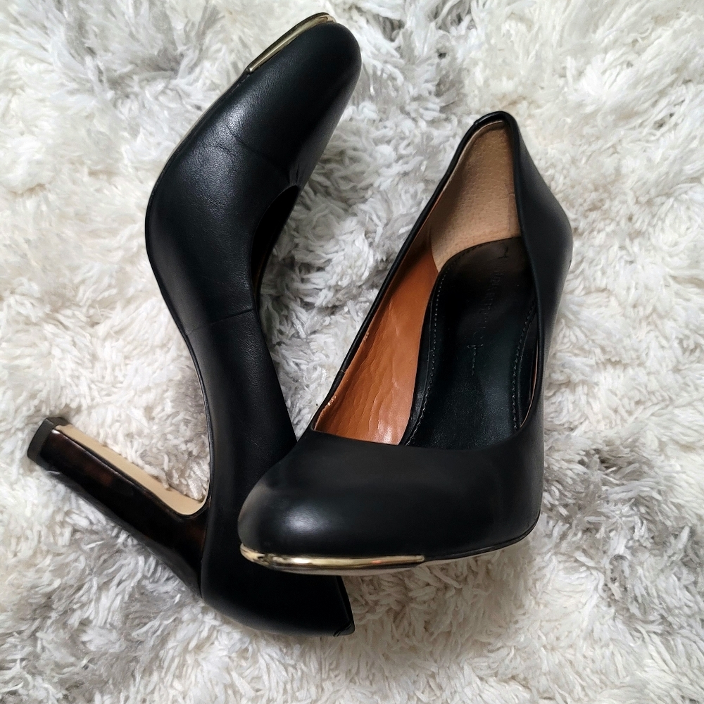 Banana Republic Gold Trim Black Leather Pump Heels Size 7